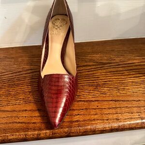 Vince Comuto burgundy pumps like new. Size 7 3 inch heel